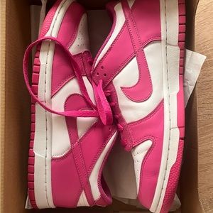 Nike Dunk Low fuchsia